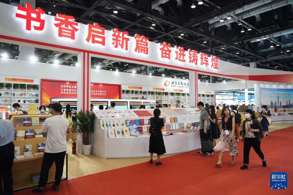 一周文艺:《我在岛屿读书2》开播,北京图博会闭幕,多位作家艺术家辞世