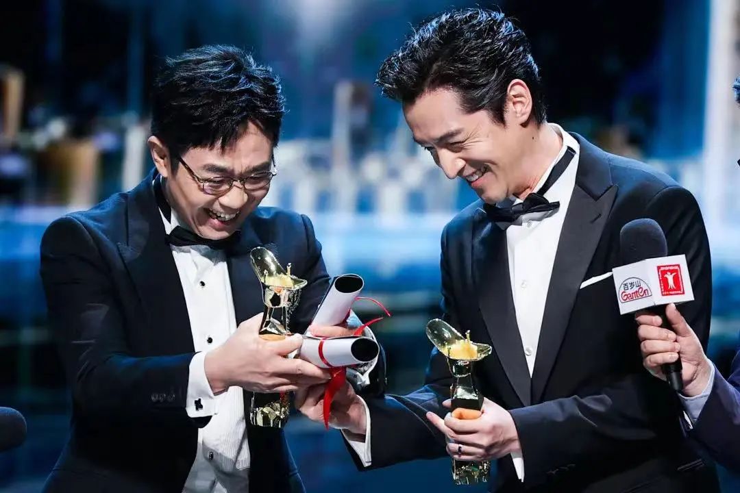 一周文艺:《我在岛屿读书2》开播,北京图博会闭幕,多位作家艺术家辞世