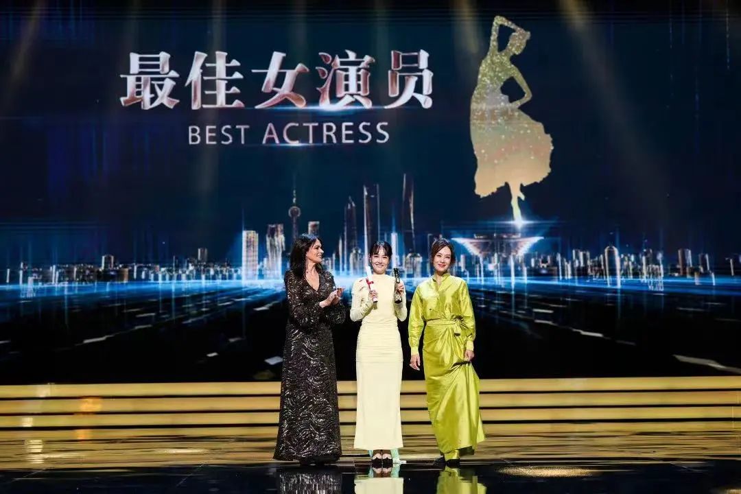 一周文艺：《我在岛屿读书2》开播，北京图博会闭幕，多位作家艺术家辞世