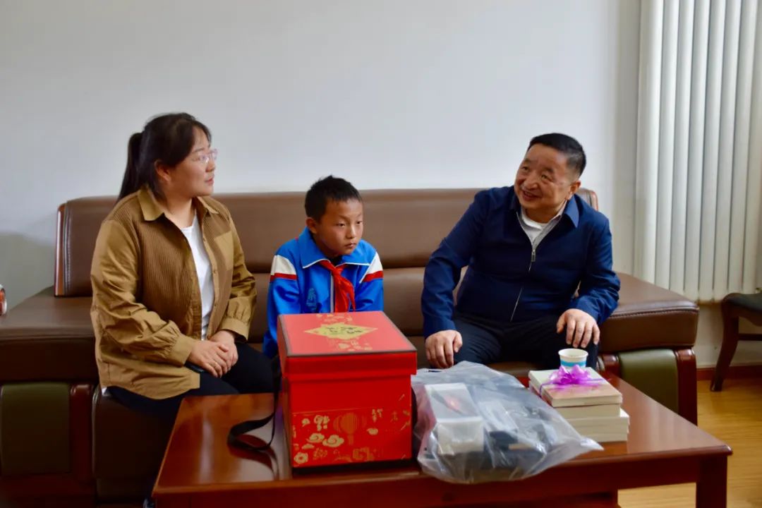 杨武在合作市开展结对关爱工作时强调 真心关爱 用心呵护 努力让每一个孩子都能够健康茁壮成长_澎湃号·政务_澎湃新闻-The Paper