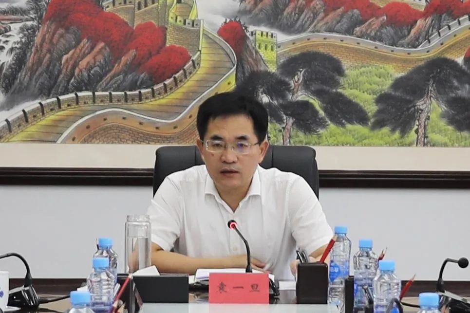 67袁一旦主持召开全区近期重点工作调度会