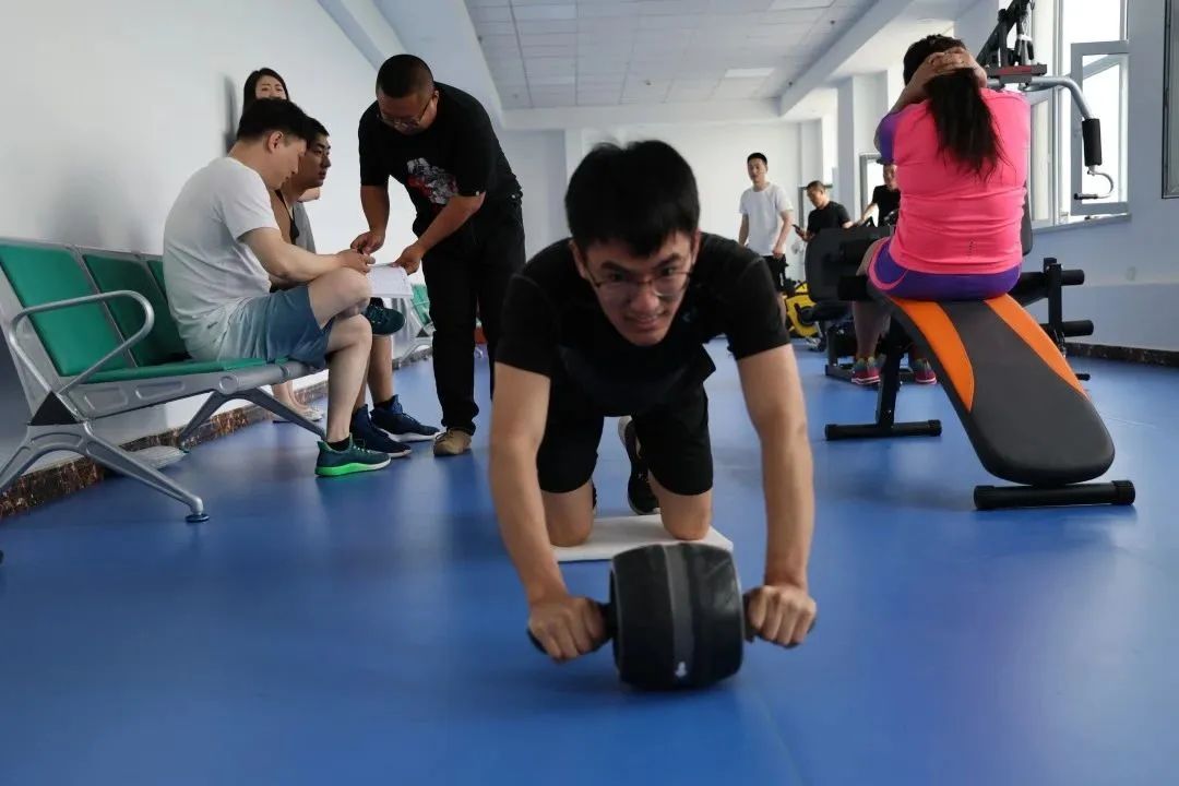 健身心 聚合力--望奎法院举办首届职工"八项"体能健身比赛