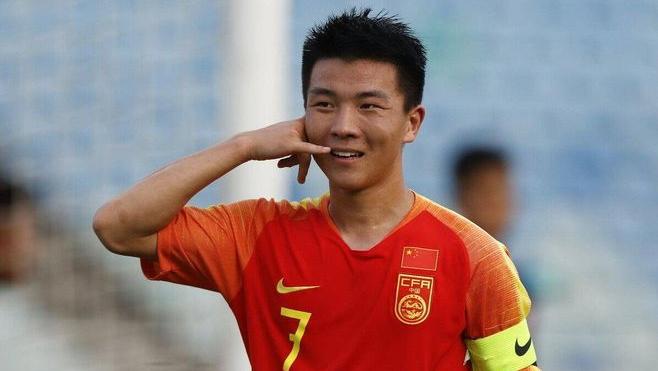 连续2场对韩国队创造进球，21岁武汉妖锋成新抗韩小英雄，给力