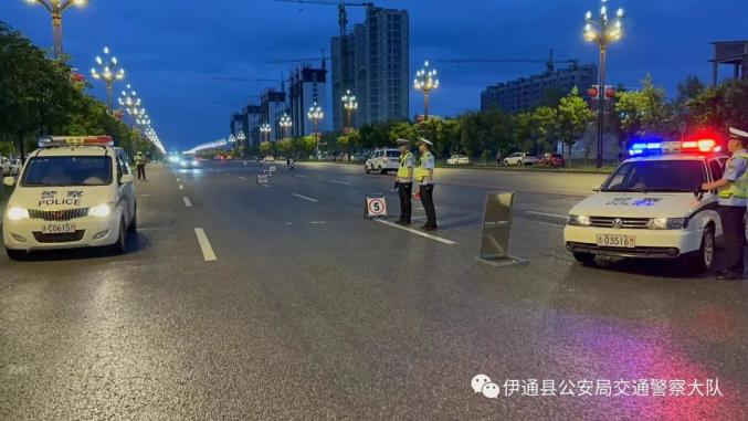 亮证逃查酒驾事件执勤辅警为何被辞_交通违法查处演练_交警演练简报