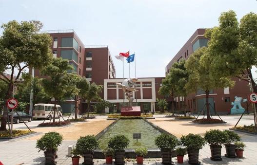 向明中学(含浦江校区)线上"校园开放日",来了