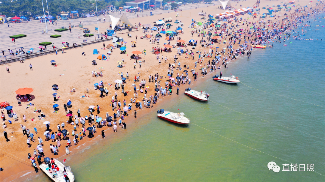 日照海边开启"人从众"模式!_澎湃号·政务_澎湃新闻-the paper