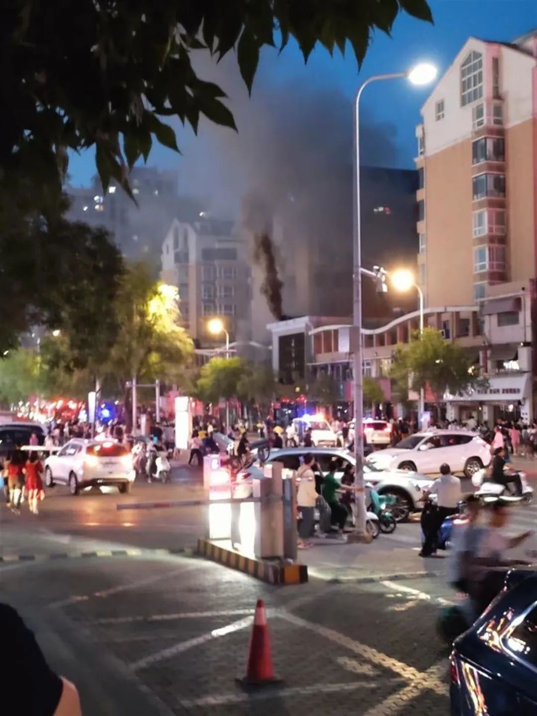 湖南長沙縣一間餐廳起火爆炸1死13傷 - RTHK