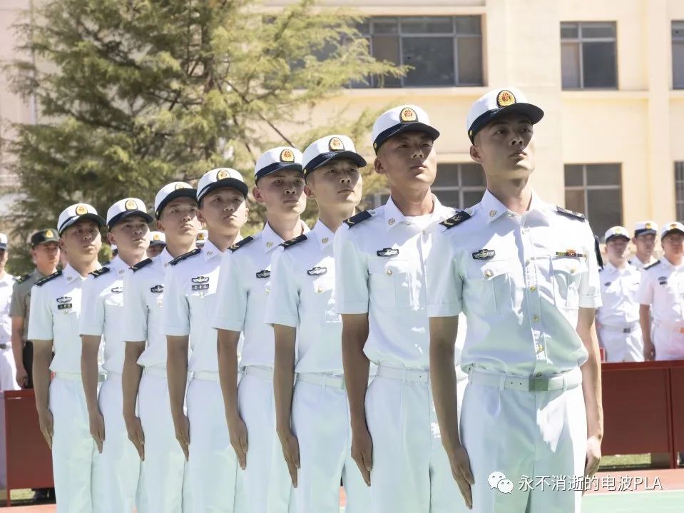 海军通信兵:浪花白的帅与飒,你pick哪一张