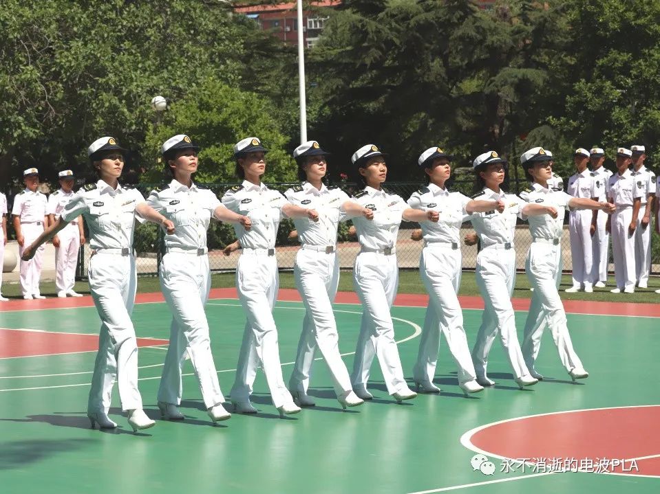 海军通信兵:浪花白的帅与飒,你pick哪一张