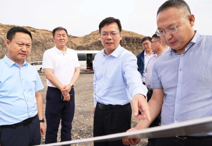 唐毅一行先后到老石旦废弃粘土矿,渡口村煤矿废弃地,二贵沟矿区地质