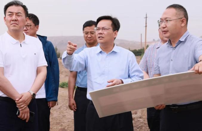 唐毅一行先后到老石旦废弃粘土矿,渡口村煤矿废弃地,二贵沟矿区地质