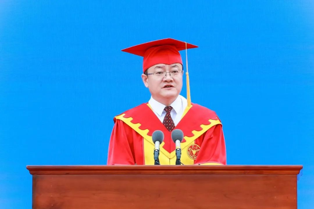 浙江大学2023届本科生毕业典礼暨学位授予仪式举行_澎