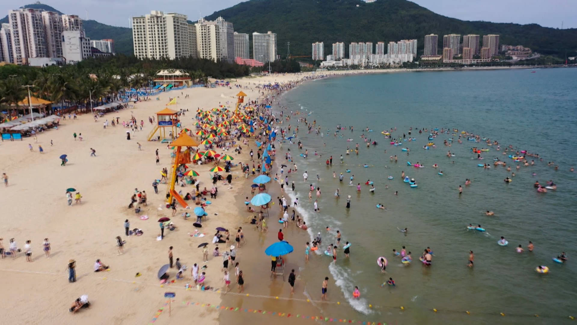 三天来,海陵岛天气晴好,这给出游的人们提供了方便.