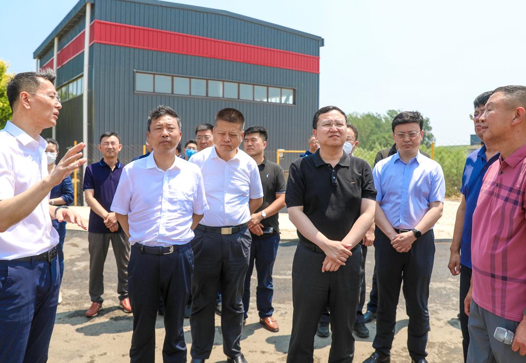 参加拉练的各县(市)区,各相关部门领导首先来到黑山县大虎山街道