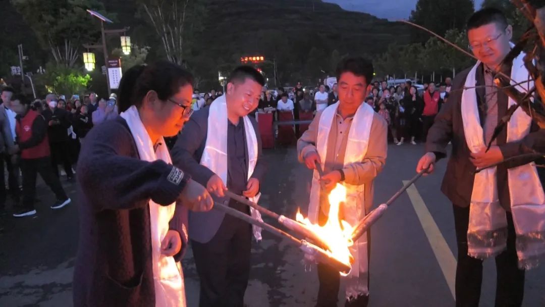 “激情夏夜 共舞遮阳”一场完美的篝火晚会嗨翻整个夏天！_澎湃号·政务_澎湃新闻-The Paper