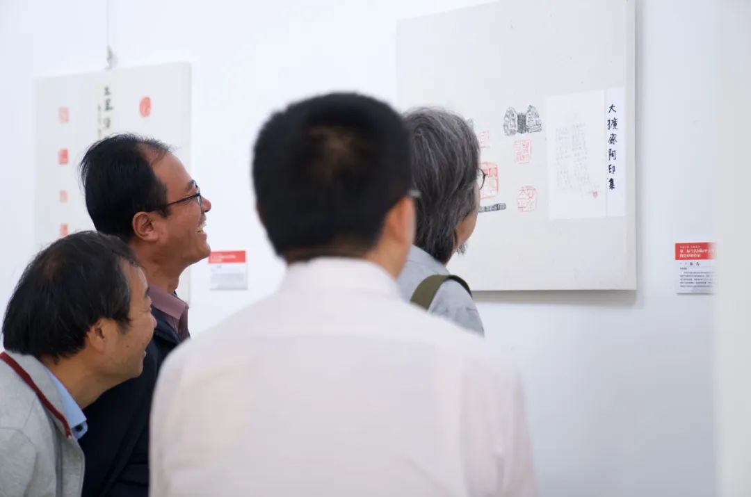 【工作动态】“寻迹卫城 文脉城中”第二届当代国际中青年篆刻家陶瓷印创作展圆满开展_澎湃号·政务_澎湃新闻-The Paper
