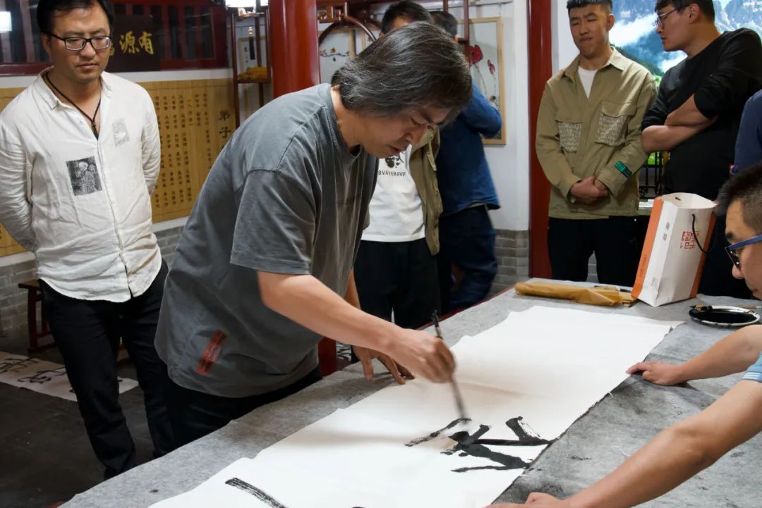 【工作动态】“寻迹卫城 文脉城中”第二届当代国际中青年篆刻家陶瓷印创作展圆满开展_澎湃号·政务_澎湃新闻-The Paper