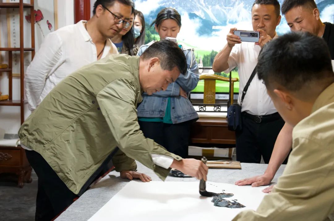 【工作动态】“寻迹卫城 文脉城中”第二届当代国际中青年篆刻家陶瓷印创作展圆满开展_澎湃号·政务_澎湃新闻-The Paper