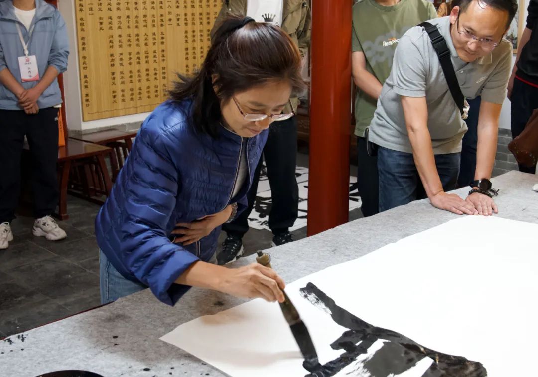 【工作动态】“寻迹卫城 文脉城中”第二届当代国际中青年篆刻家陶瓷印创作展圆满开展_澎湃号·政务_澎湃新闻-The Paper
