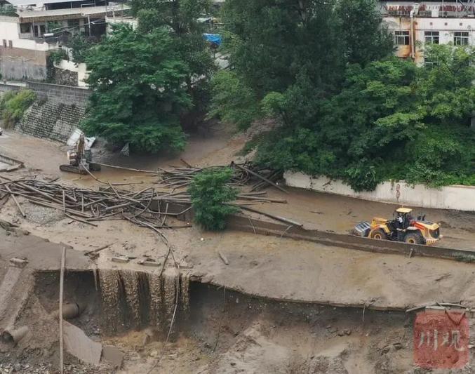 昆明砍杀事件已致27人遇难_汶川突发山洪泥石流 7人失联_湖北洪峰山洪13人遇难
