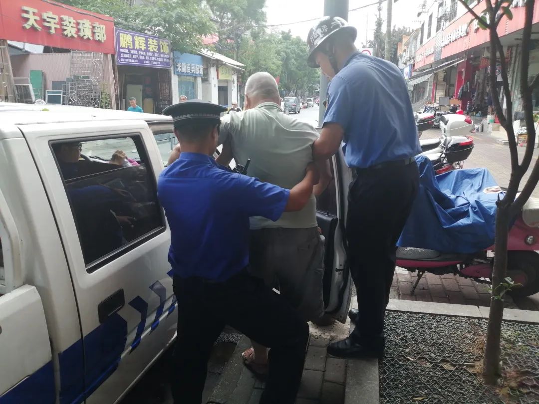 重摔摆摊老妇 江苏城管被行拘15日并解雇 – 博讯新闻网