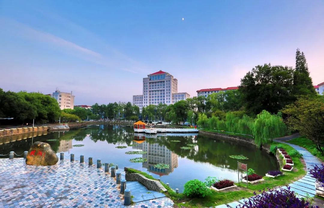 江西财经大学属于几本(江西财经大学是重本还是一本?)