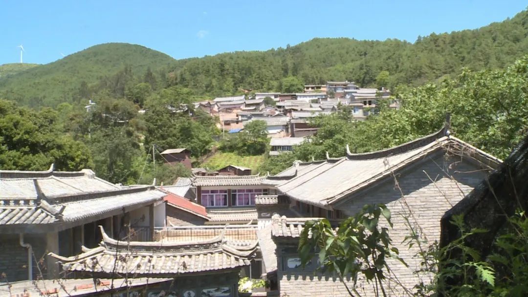 县政协到大仓镇小三家村组织开展院坝协商建设文明村寨行动协商议事