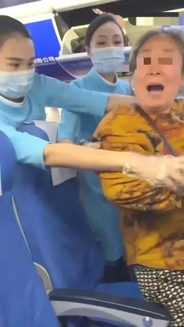 江西航空回应老太辱骂女子反被升舱_阿联酋航空免费升舱_泰国航空升舱