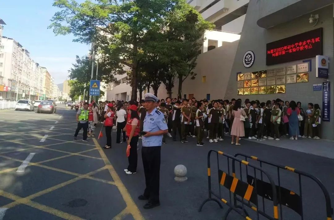 护航中考,河源公安交警全力以“护”_澎湃号·政务_澎湃新闻-The Paper