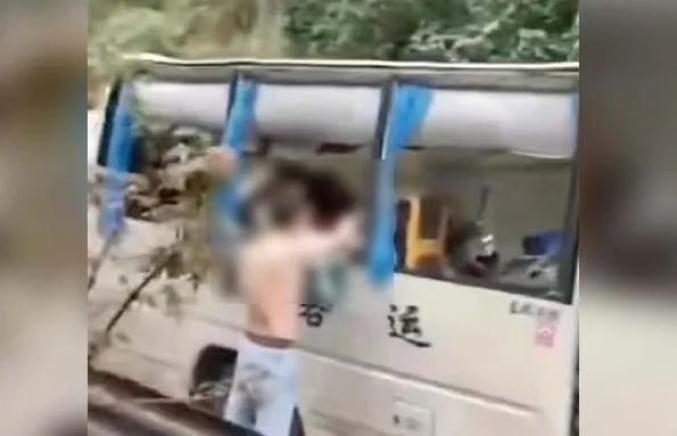 落石砸中客车司机_载客18人中巴被落石砸中 6人遇难_台湾游览车遭落石砸中