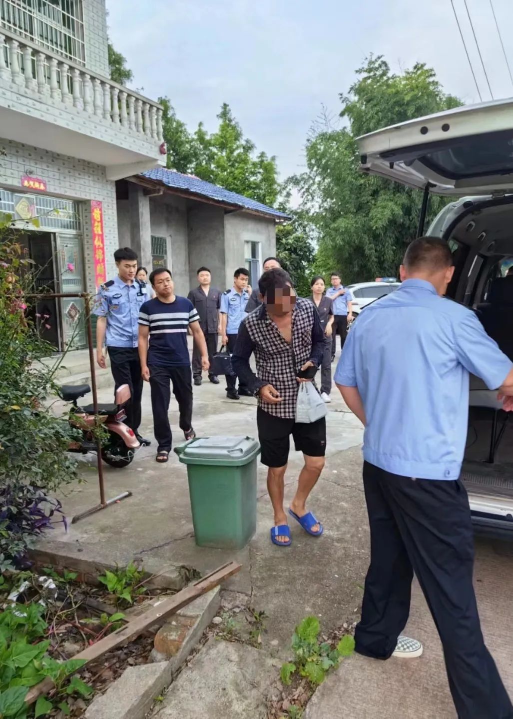 做好营商环境的"护航人" ——南县法院开展涉金融案件专项执行行动