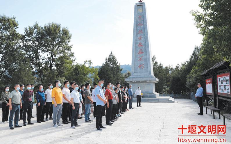 十堰东沟烈士陵园图片