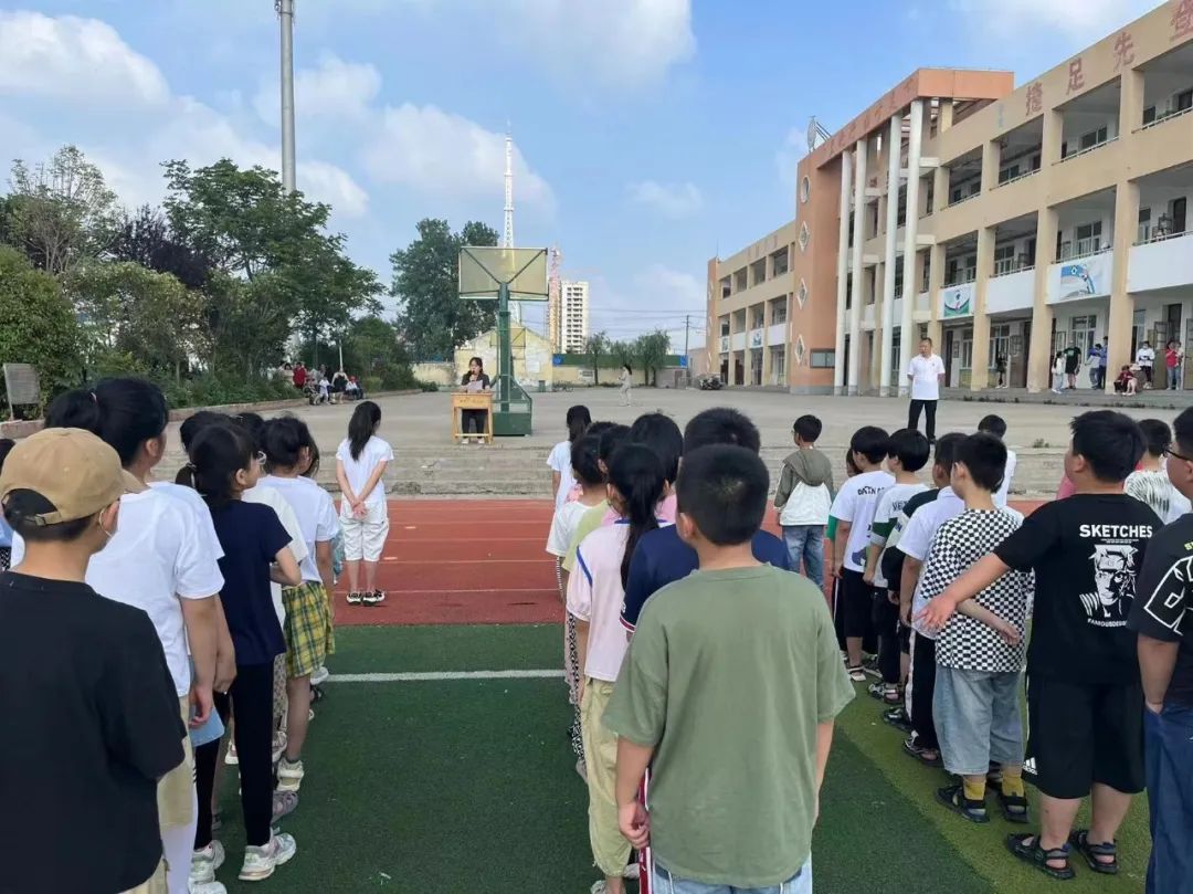 千名政法干警进校园——东海县人民法院开展暑期安全教育普法宣传活动