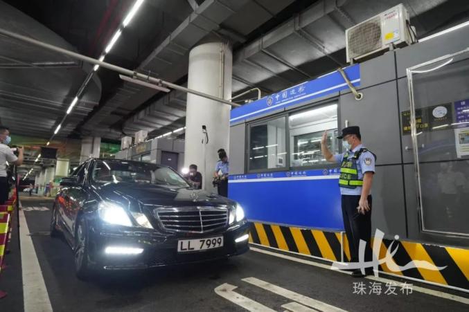 “港车北上”正式实施_性刻图_实施普惠性支持政策