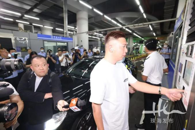 实施普惠性支持政策_性刻图_“港车北上”正式实施