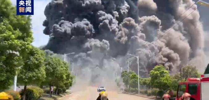 工厂大爆炸视频_2021工厂爆炸_江西一化工厂起火 官方：无伤亡