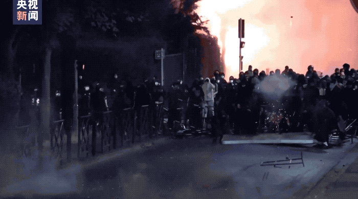 球迷庆祝引发骚乱_中国失业引发骚乱_法国部署45000名警力应对骚乱