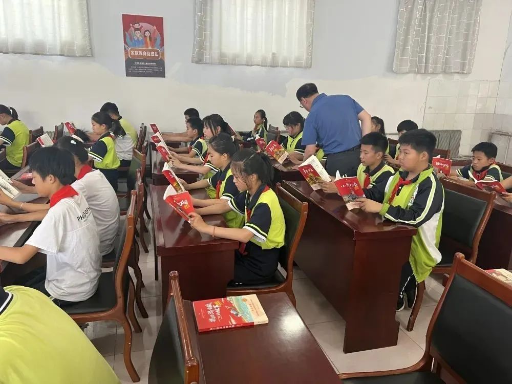 【志愿服务·助学支教】读红色经典 润书香童年——鹰手营子矿区举办