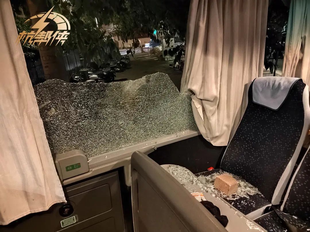两女游客遭虎袭_法国一辆载41名中国游客车辆被砸_何炅受伤紧急做手术