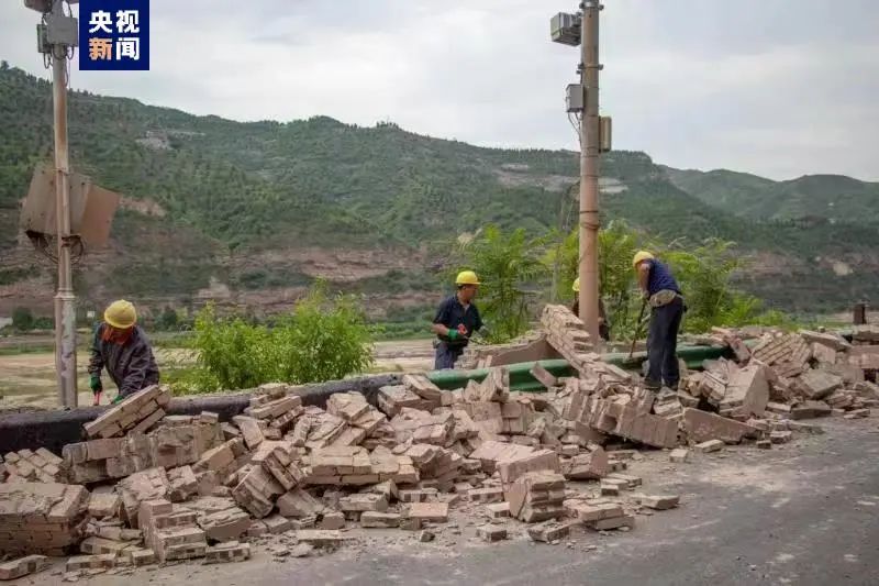 黄河瀑布壶口在哪里_陕西黄河壶口瀑布沿线围墙被拆除_苏州东方瀑布大楼拆除