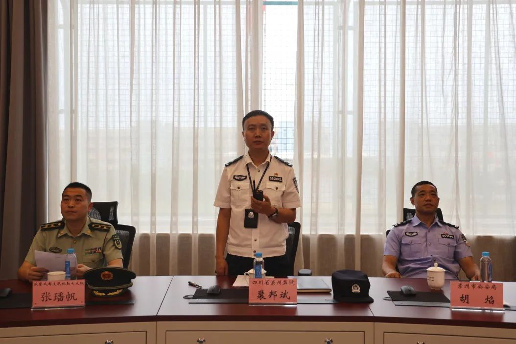 练练练练为战崇州监狱组织开展反暴恐实战演练