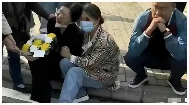 喊“不跳不是人”的大爷是个什么人_我只是他最后想到的人_屋里没人却听到呼吸声
