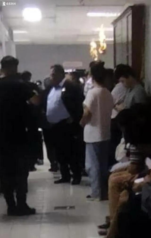 出境小黑屋_境外小黑屋_中国游客遭刁难索贿 马官员到场交涉