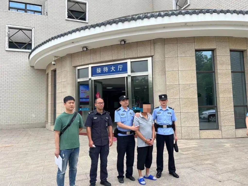 法警押解图片