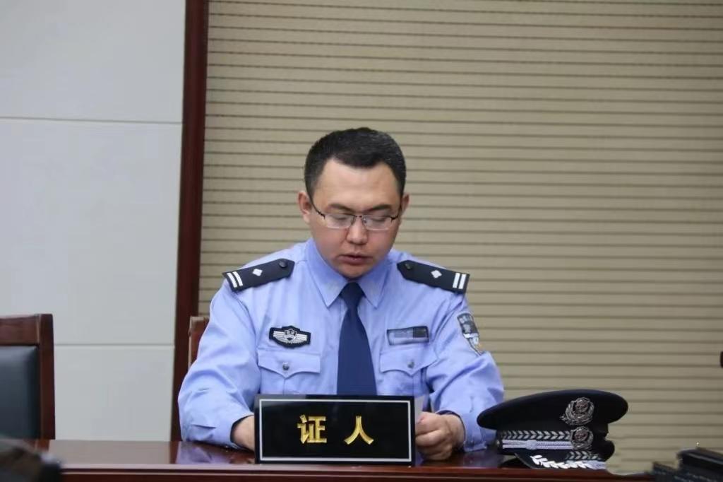 庭审中,证人向法庭全面,客观陈述罪犯在服刑期间认罪悔罪,遵规守纪