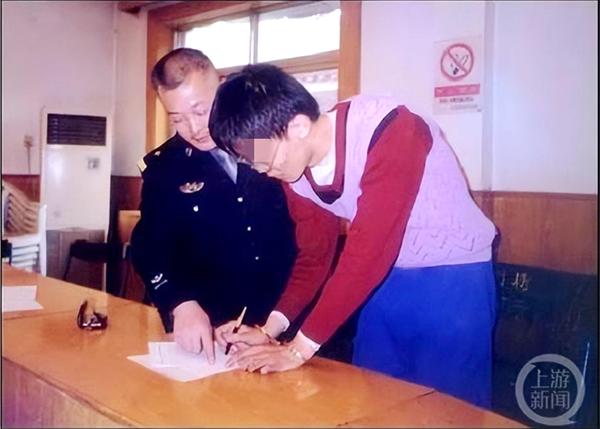 硫酸泼熊事件_清华学生硫酸泼熊事件_清华硫酸泼熊学生已成中科院副研究员
