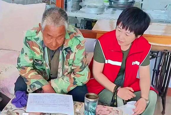 小网格大担当赵爱红平凡网格员网起大小事