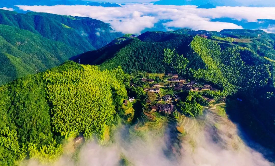 北斗崖的日出那剩下的120天便留给了绚丽的日出日落遂昌的180天是云