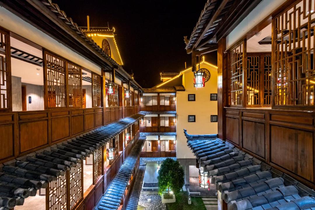 落座于百车河古镇的"江南别院·客栈",古典中不失国际范.