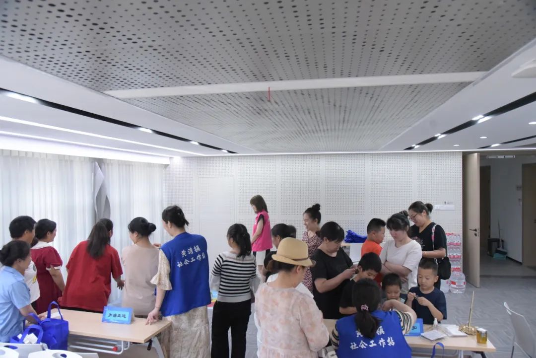 四敢争先·平安争锋|“巾帼红+警察蓝”凤凰社区吹响全职妈妈反诈“最强音”_澎湃号·政务_澎湃新闻-The Paper